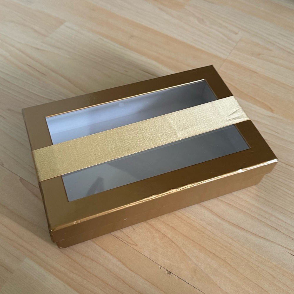 Gold clear lid gift box with banded gold ribbon